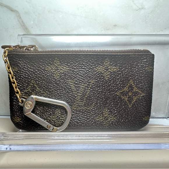 Louis Vuitton Brown Monogram Key Cles Holder - Picture 2 of 12